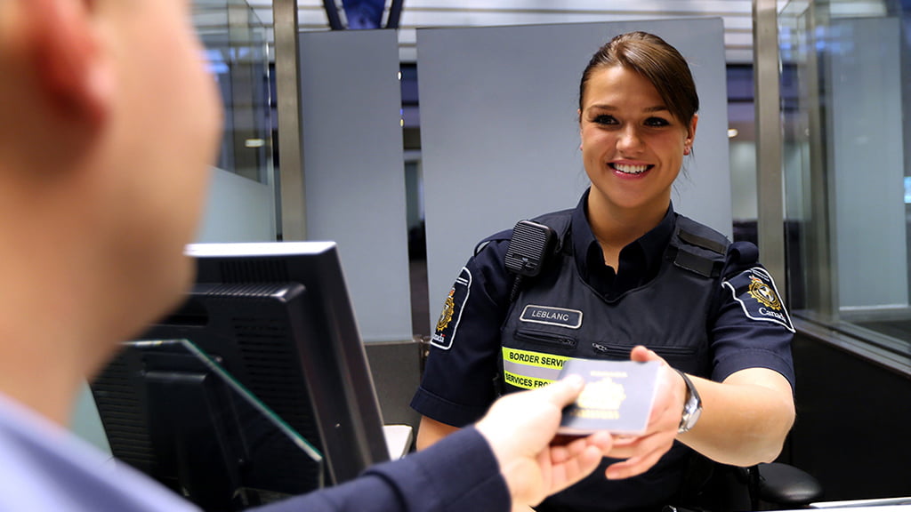 ویزای توریستی کانادا