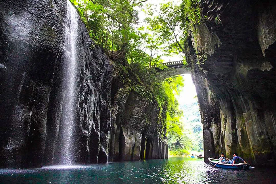 جاذبه های گردشگری ژاپن - تنگه تاکاچیهو