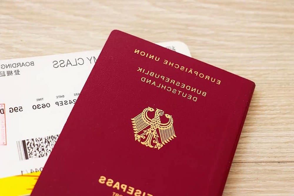 وقت سفارت چک