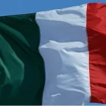 پرچم کشور ایتالیا در سفارت خانه این کشور در تهران