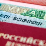 ویزای شینگن در کنار پاسپورت