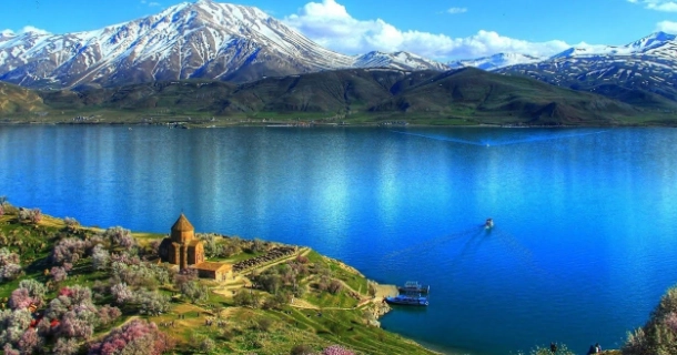 دریاچه معروف و زیبای وان ترکیه