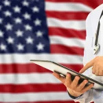 پزشک و پرچم کشور آمریکا