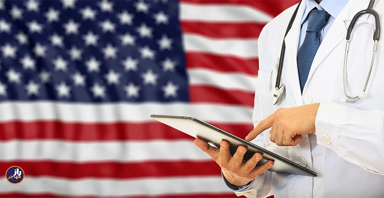 پزشک و پرچم کشور آمریکا